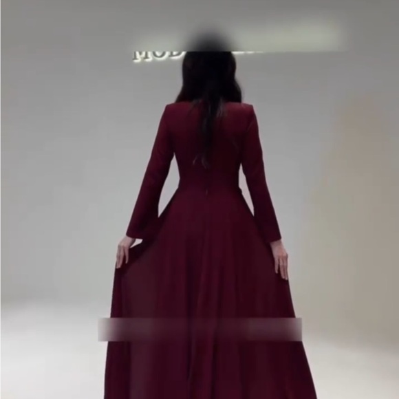 Elegant Burgundy Long Sleeve Dresses - Picture 9 of 10